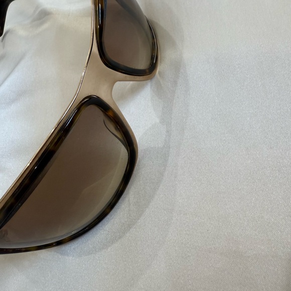 Gucci Sunglasses - Picture 6 of 10